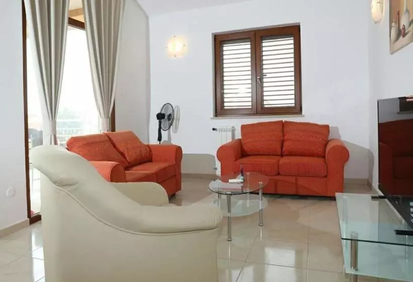 هتل Apartments Sveto