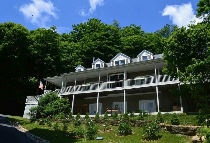 ホテル Bald Mountain House Inn At The Wolf Laurel Resort