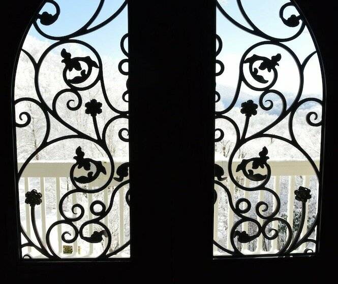 ホテル Bald Mountain House Inn At The Wolf Laurel Resort