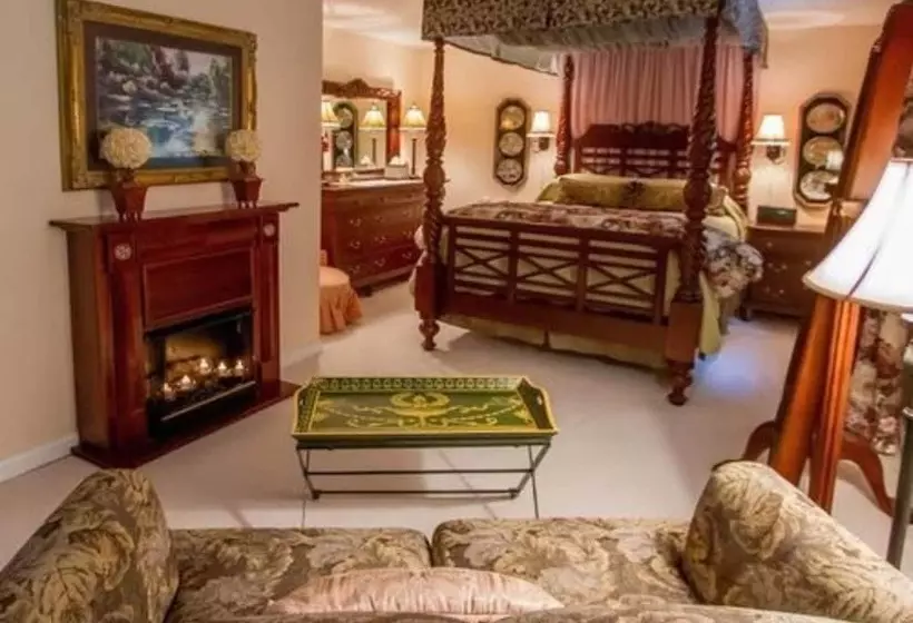 Hotelli Bald Mountain House Inn At The Wolf Laurel Resort