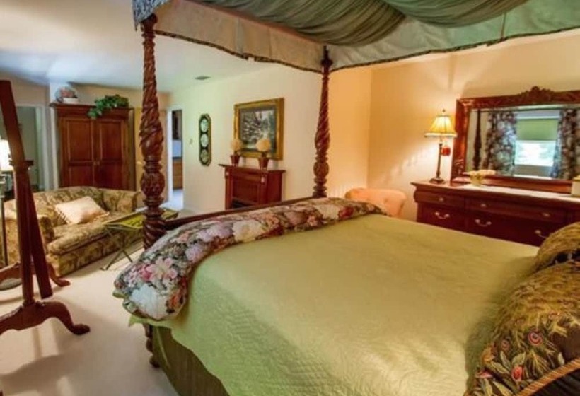 ホテル Bald Mountain House Inn At The Wolf Laurel Resort