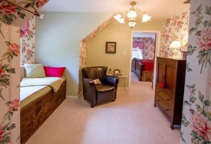 ホテル Bald Mountain House Inn At The Wolf Laurel Resort