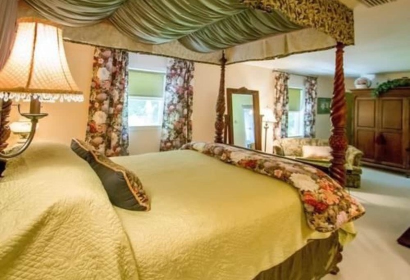 ホテル Bald Mountain House Inn At The Wolf Laurel Resort