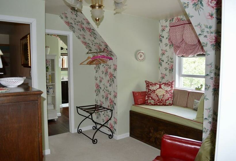 ホテル Bald Mountain House Inn At The Wolf Laurel Resort