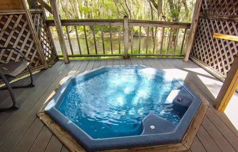 Hotelli Bald Mountain House Inn At The Wolf Laurel Resort