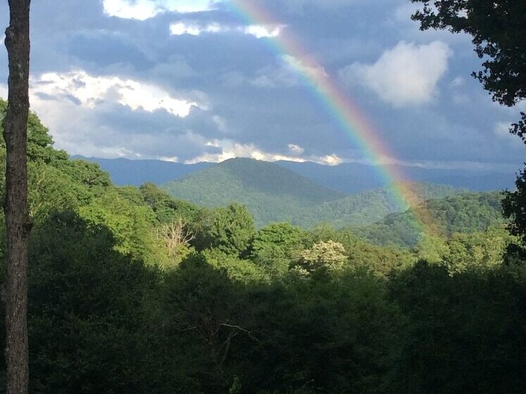 ホテル Bald Mountain House Inn At The Wolf Laurel Resort