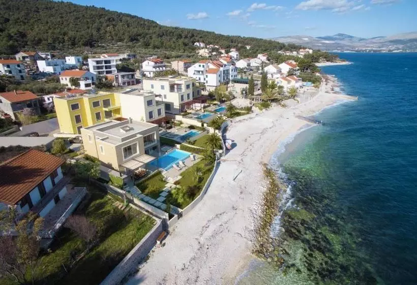 هتل Beach Apartments Slatine