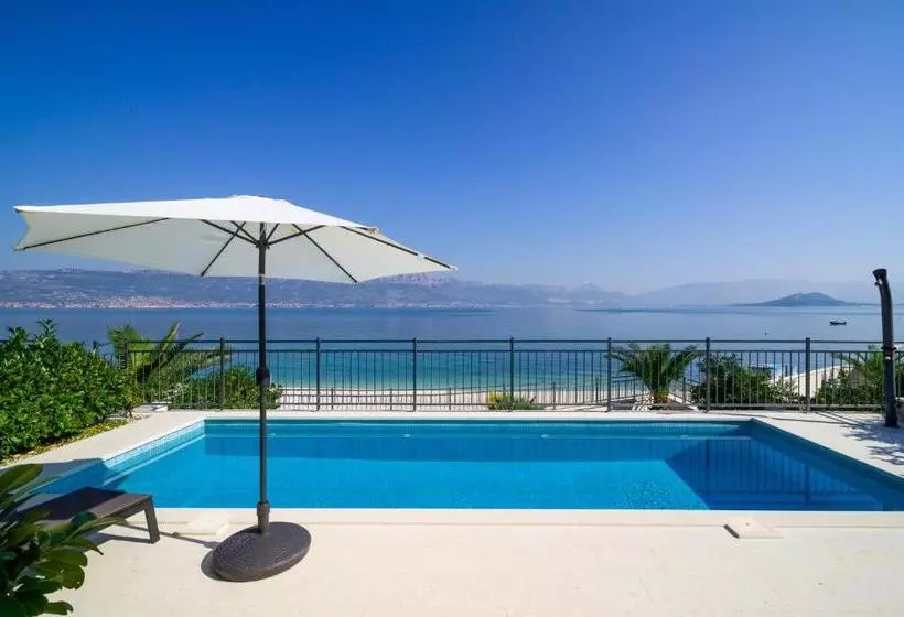 هتل Beach Apartments Slatine
