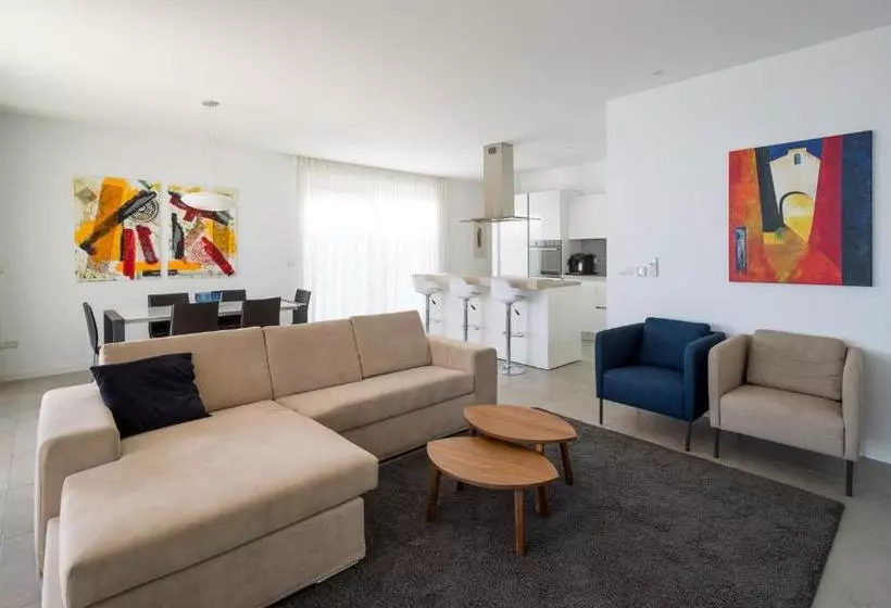 هتل Beach Apartments Slatine