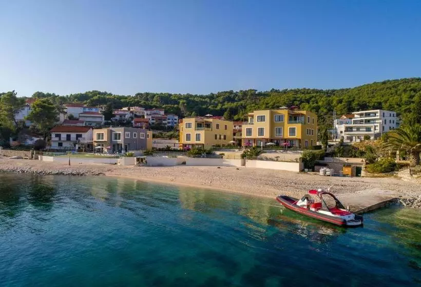 هتل Beach Apartments Slatine