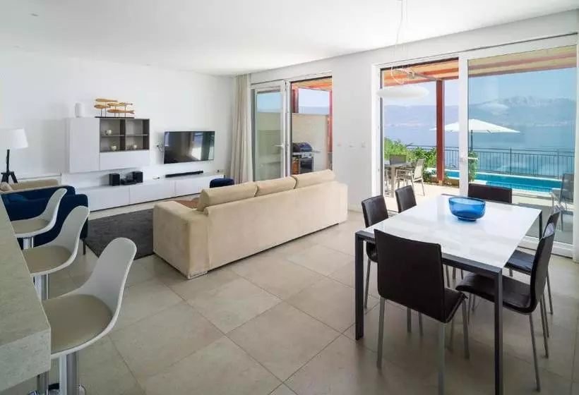 هتل Beach Apartments Slatine