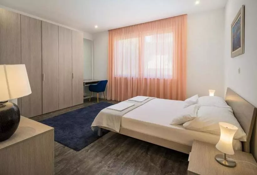 هتل Beach Apartments Slatine