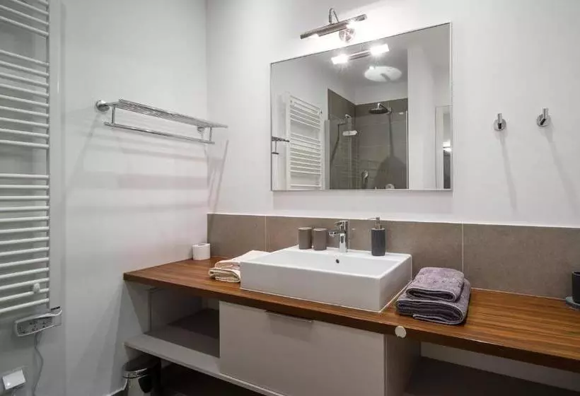 هتل Beach Apartments Slatine
