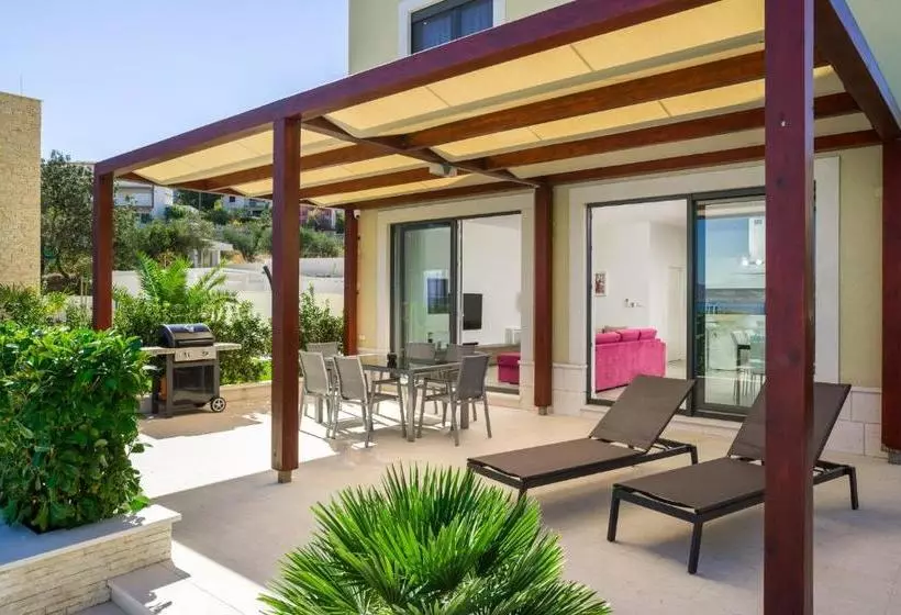 هتل Beach Apartments Slatine