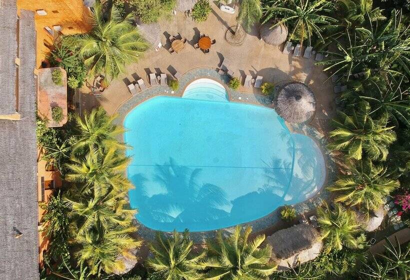 בית מלון כפרי Coco Grove Beach Resort, Siquijor Island