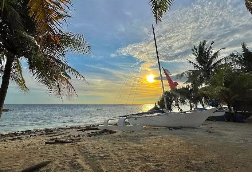Hotelli Coco Grove Beach Resort, Siquijor Island