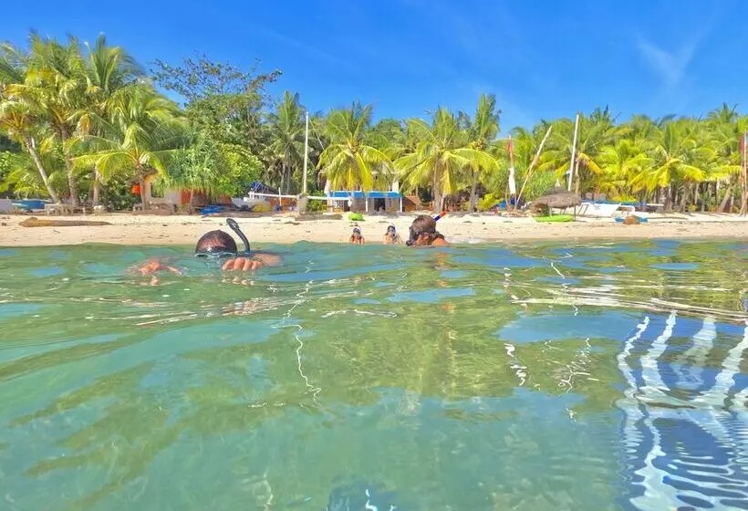 Hotelli Coco Grove Beach Resort, Siquijor Island