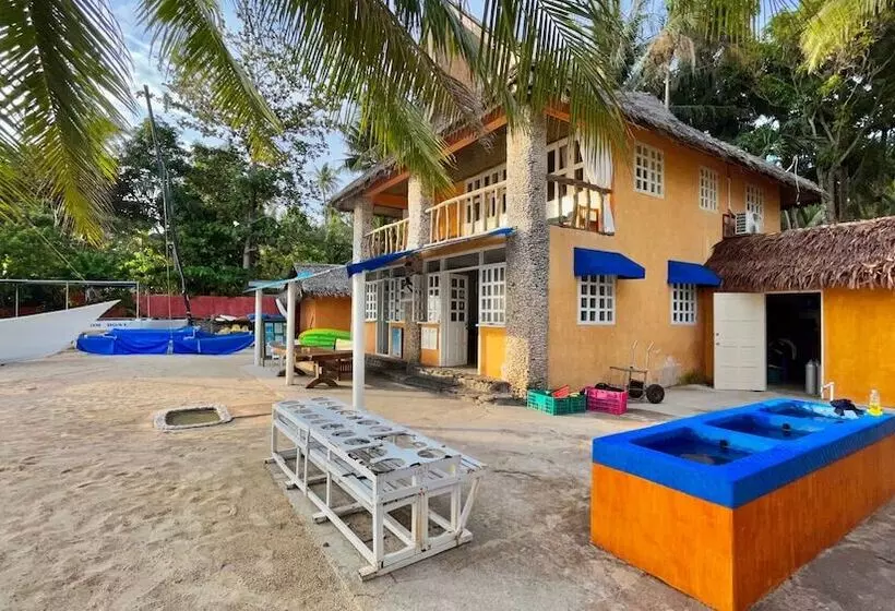 Hotelli Coco Grove Beach Resort, Siquijor Island