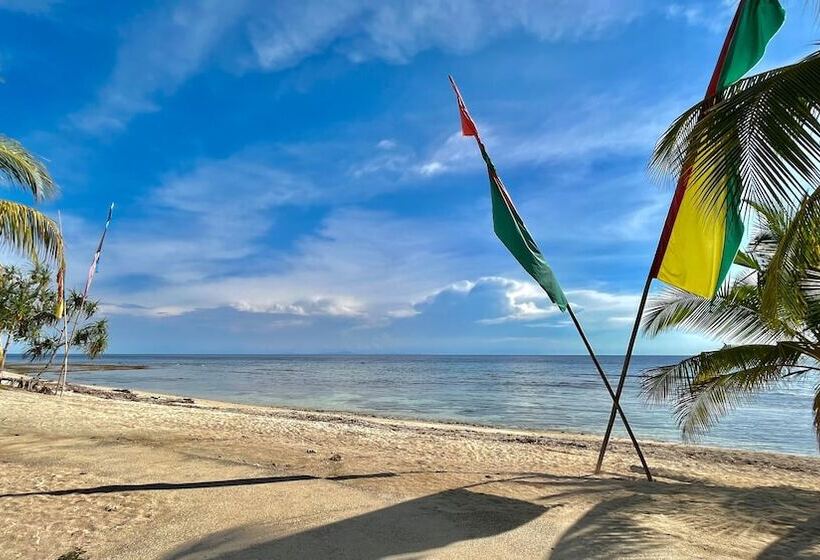 בית מלון כפרי Coco Grove Beach Resort, Siquijor Island