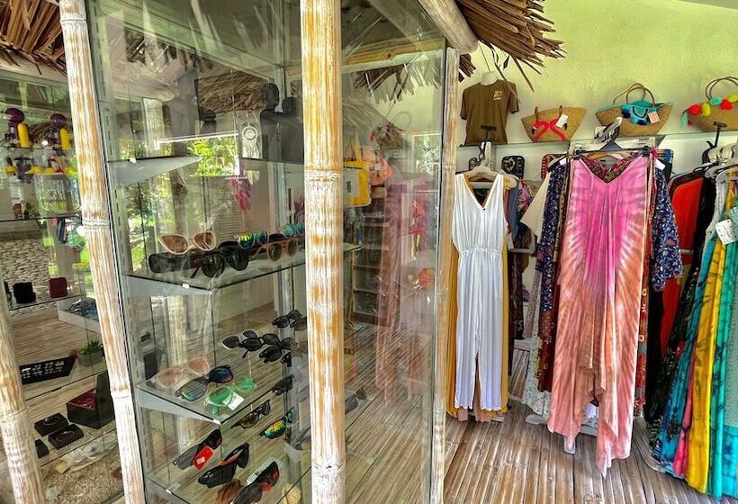 בית מלון כפרי Coco Grove Beach Resort, Siquijor Island