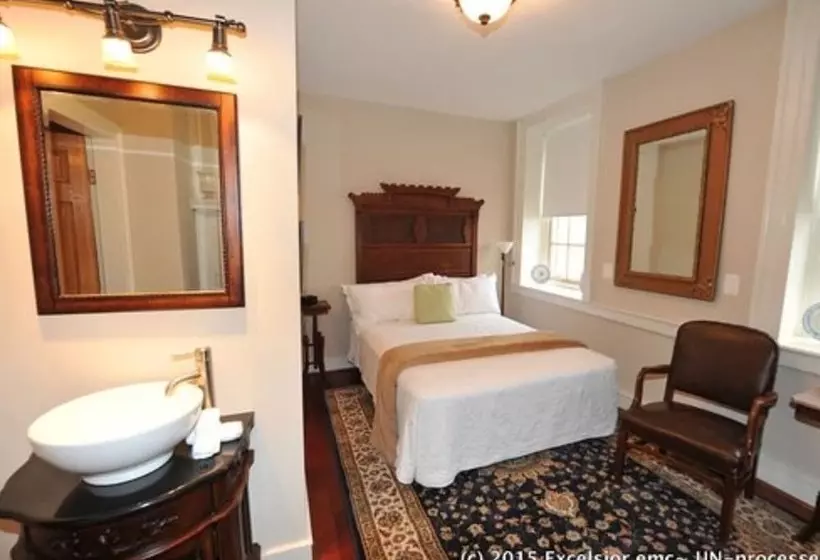 Hotelli Inn At Springfield Manor