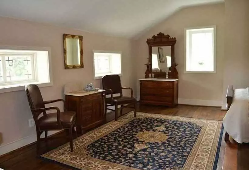 Hotelli Inn At Springfield Manor