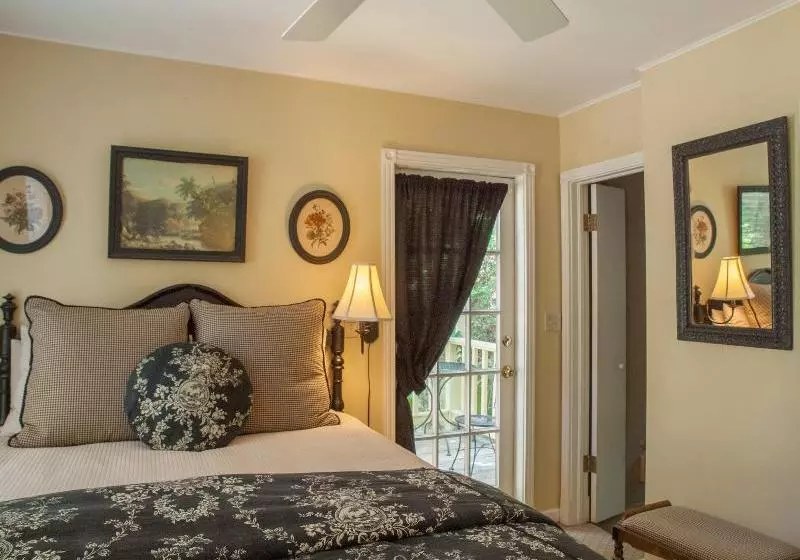 ホテル Peabody House Historic Inn And Cottages