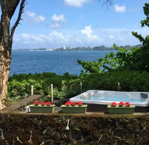 هتل Bay House Bed And Breakfast