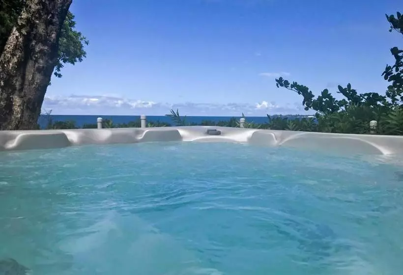 هتل Bay House Bed And Breakfast