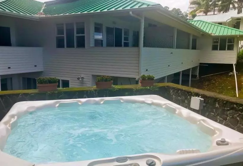 هتل Bay House Bed And Breakfast