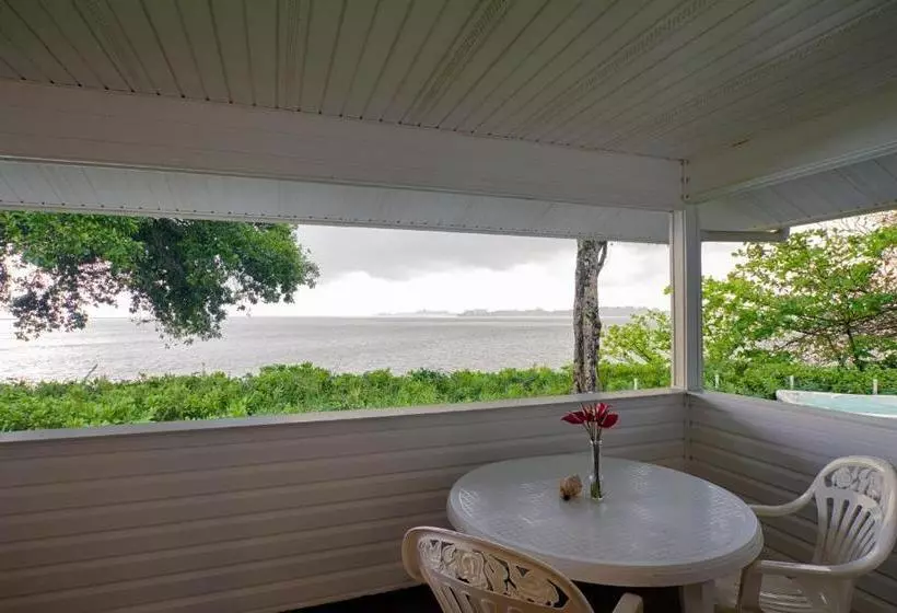 هتل Bay House Bed And Breakfast
