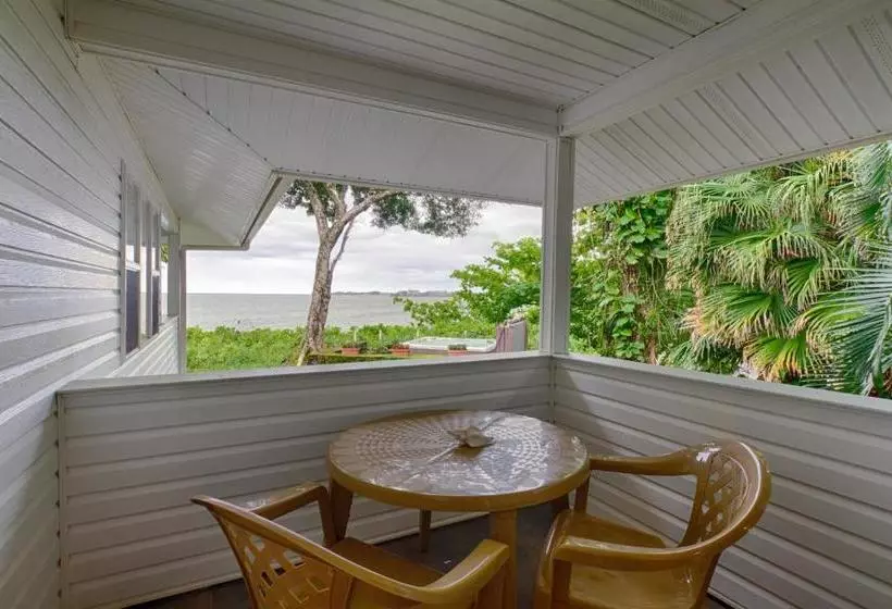 هتل Bay House Bed And Breakfast