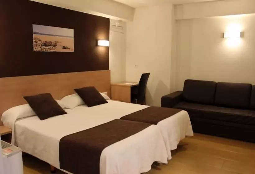 ホテル Hostal Rocamar