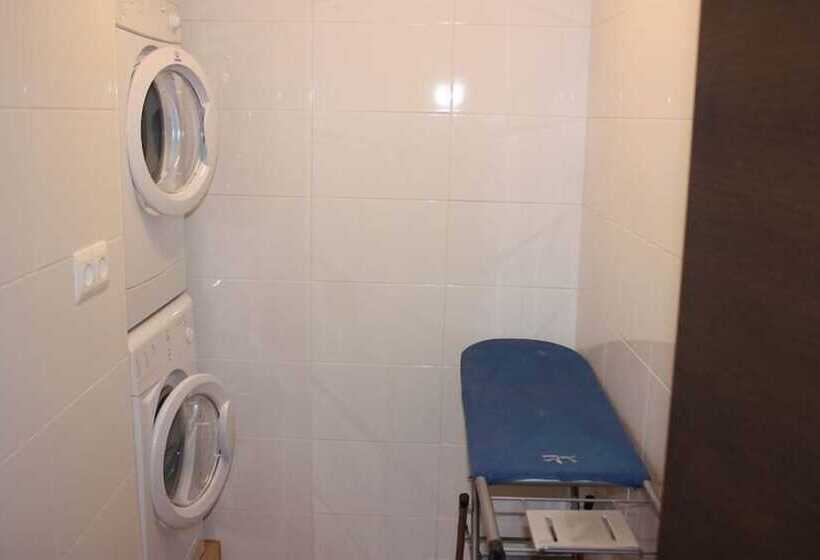 هتل Hostal Rocamar