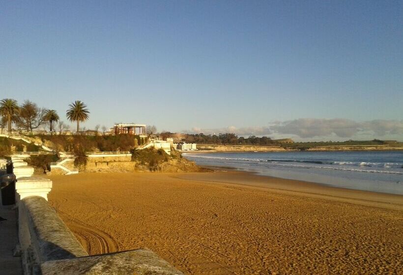 هتل Hostal Rocamar