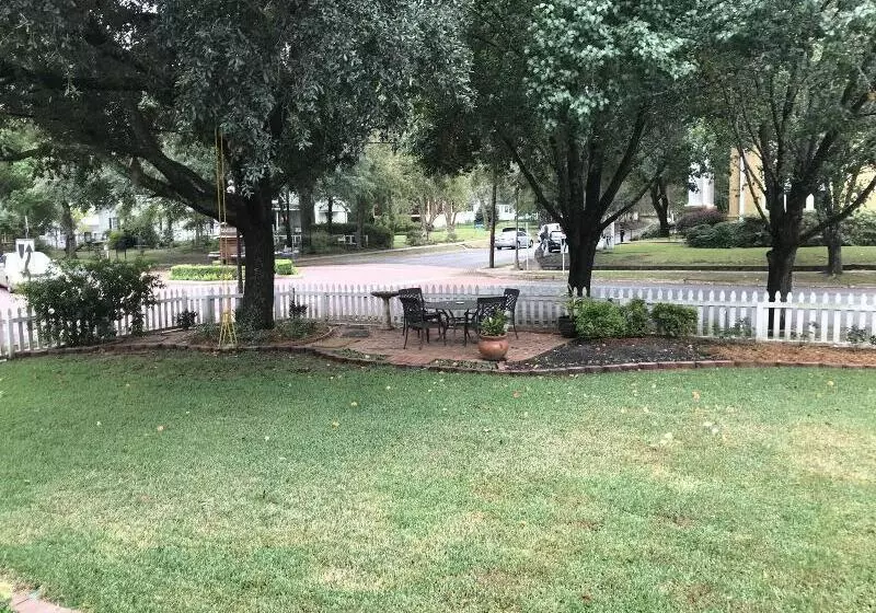 Hotelli Kennedy Manor B&b