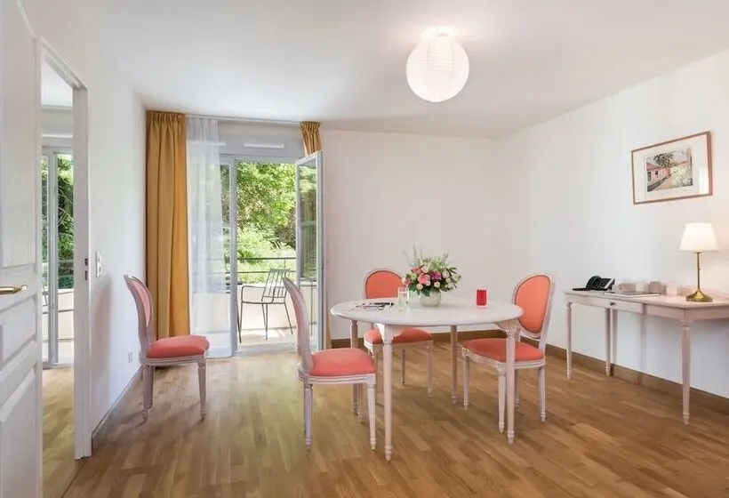 ホテル Médicis Home Dijon Les Petites Roches
