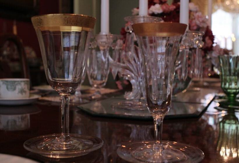 فندق Moore House Bed And Breakfast