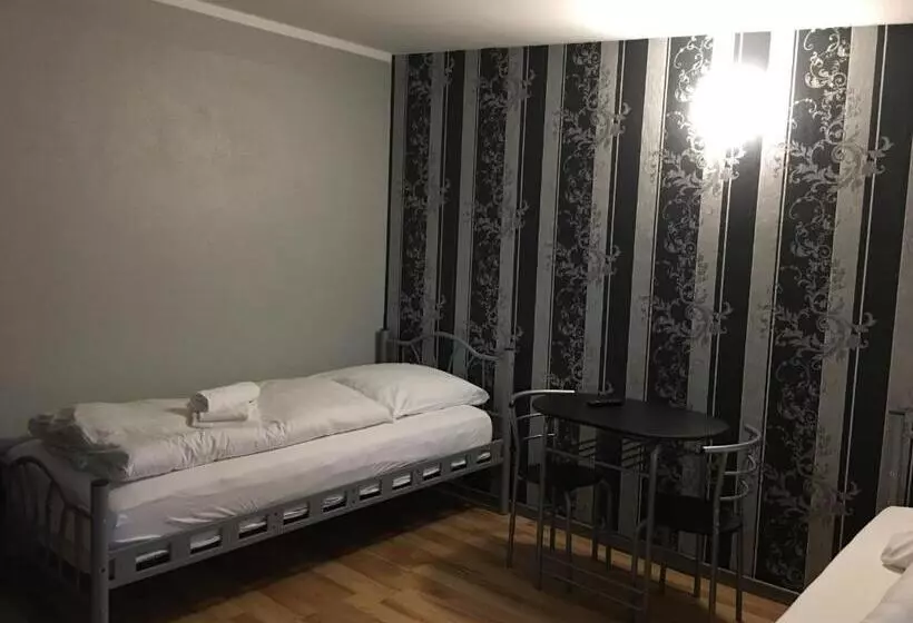 هتل Pension Alis Augsburg