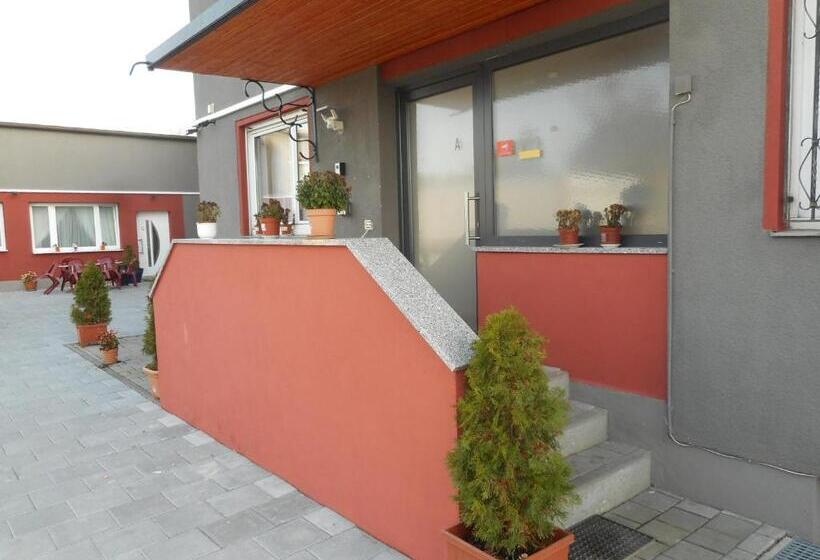 בית מלון כפרי Pension Alis Augsburg