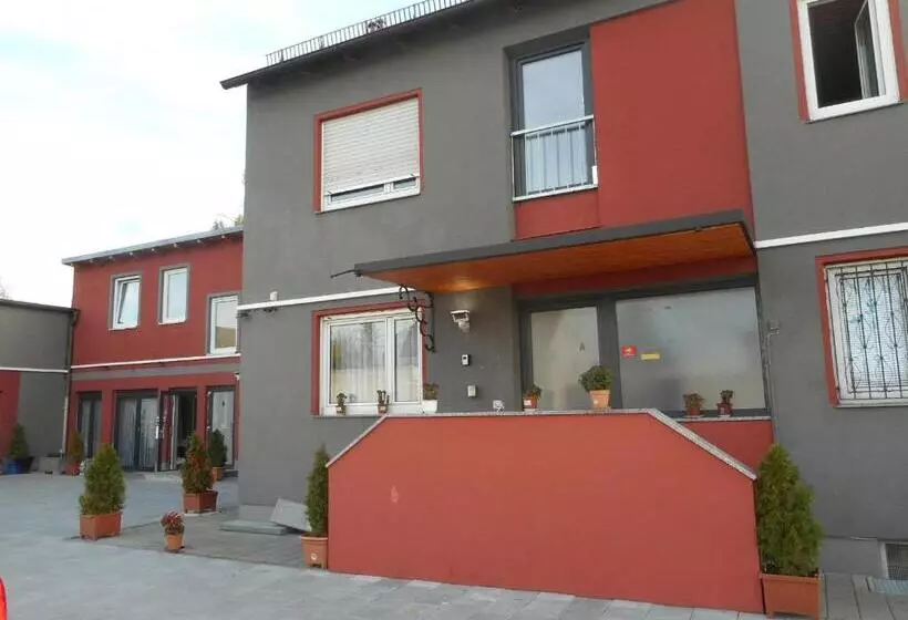 هتل Pension Alis Augsburg