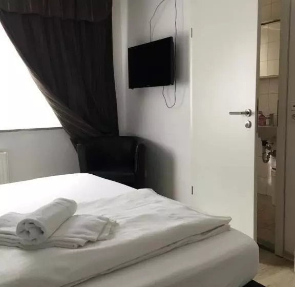 هتل Pension Alis Augsburg