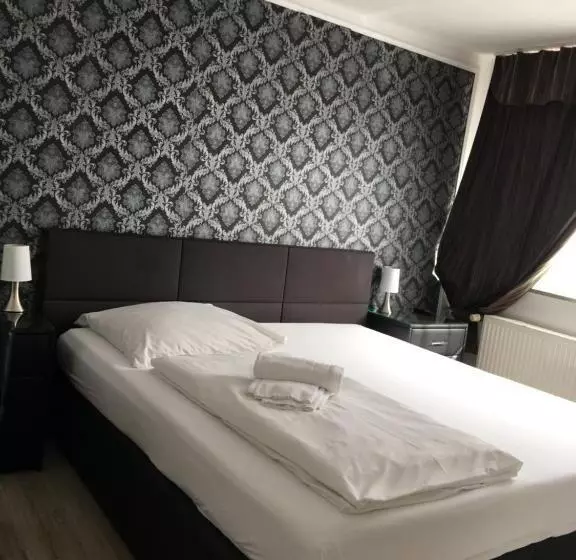 هتل Pension Alis Augsburg