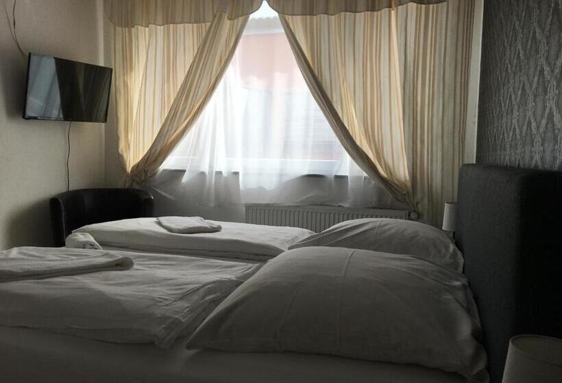 בית מלון כפרי Pension Alis Augsburg