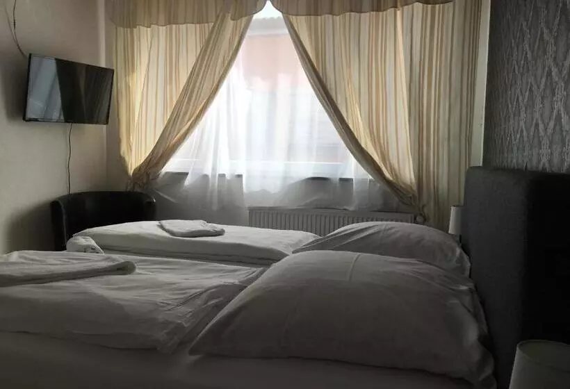 هتل Pension Alis Augsburg