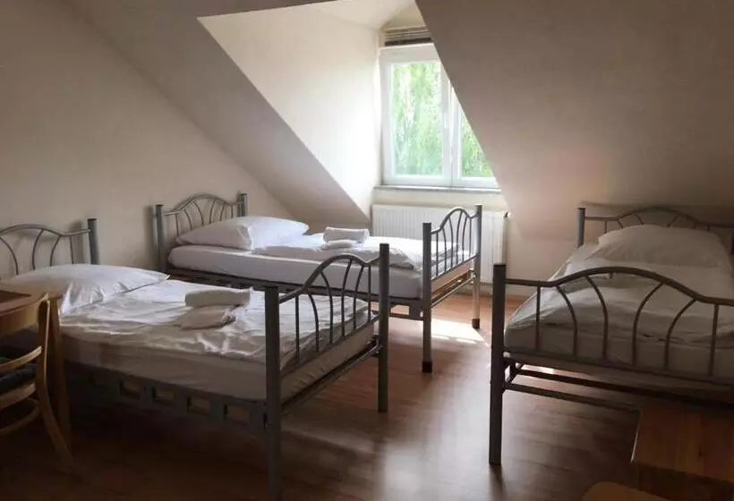 هتل Pension Alis Augsburg