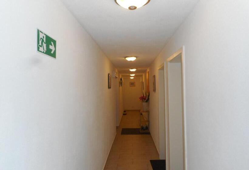 בית מלון כפרי Pension Alis Augsburg