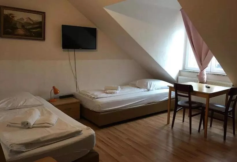 هتل Pension Alis Augsburg