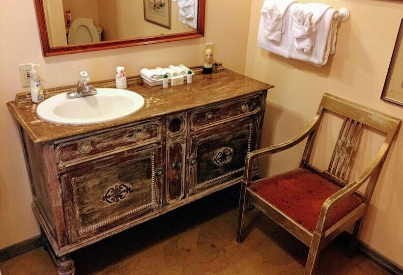 فندق The Baines House Inn