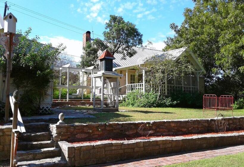 فندق The Baines House Inn